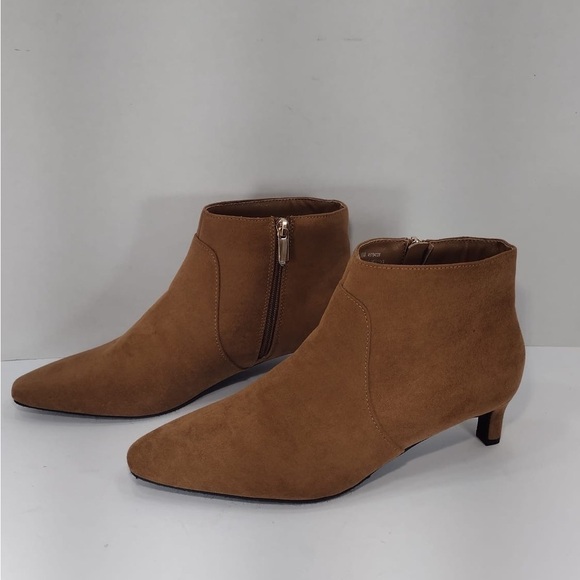 Women’s Tan Suede Boots size 10  brand new no tags